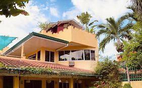 Abihon Hoferhaus Mactan Guesthouse